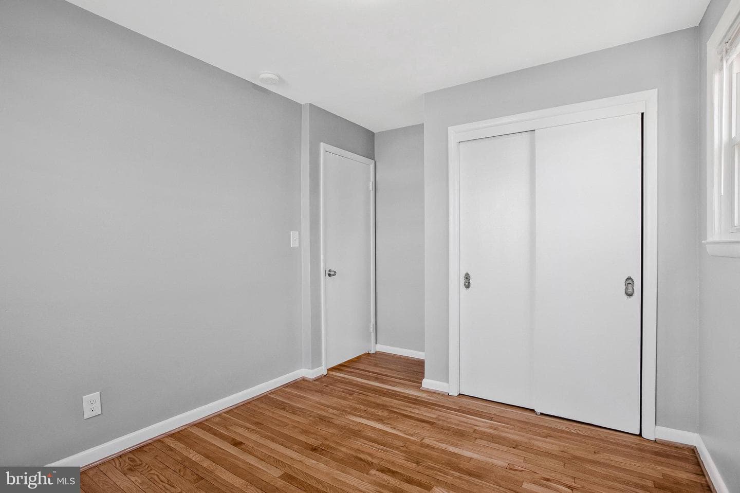 1231 Sheridan Avenue photo 25