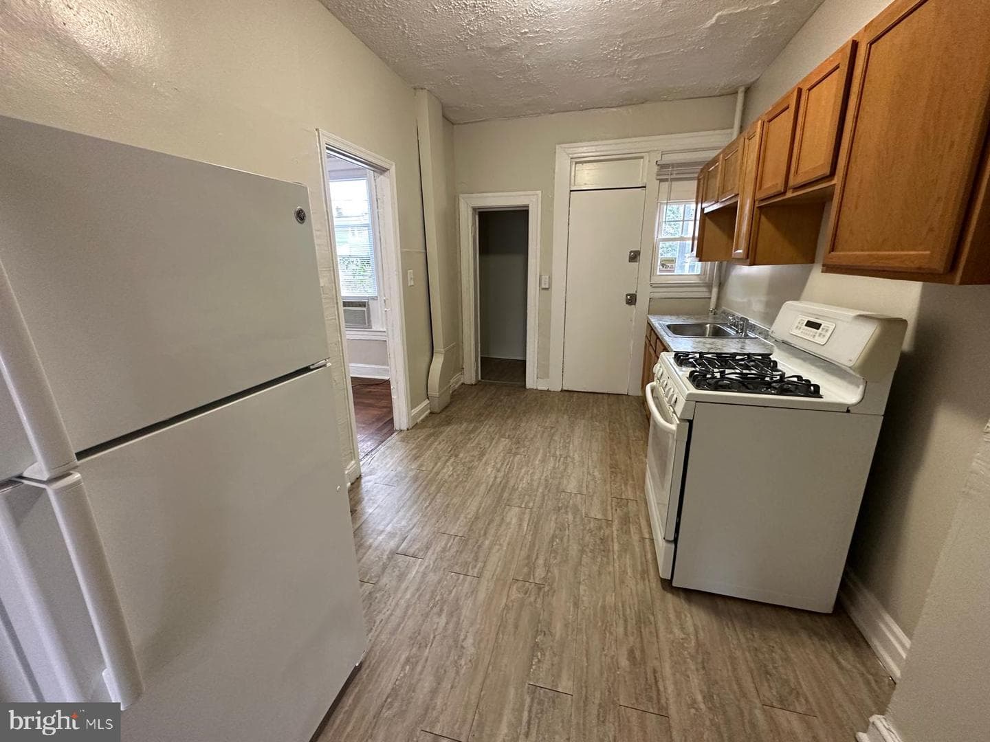 2859 W Garrison Avenue photo 4