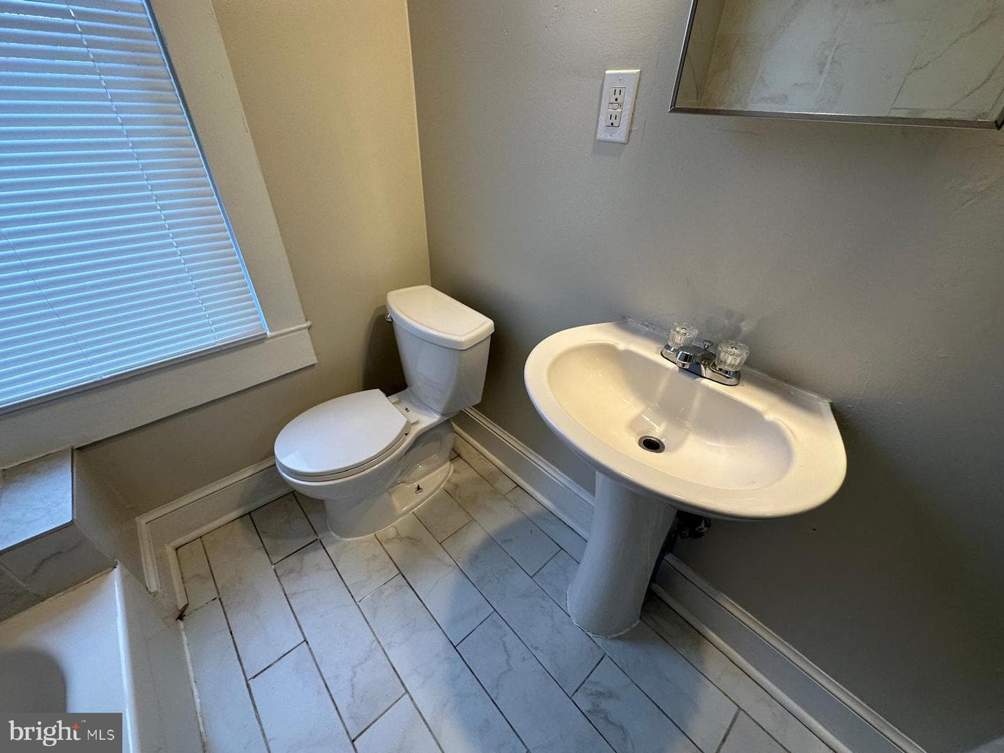 2859 W Garrison Avenue photo 6