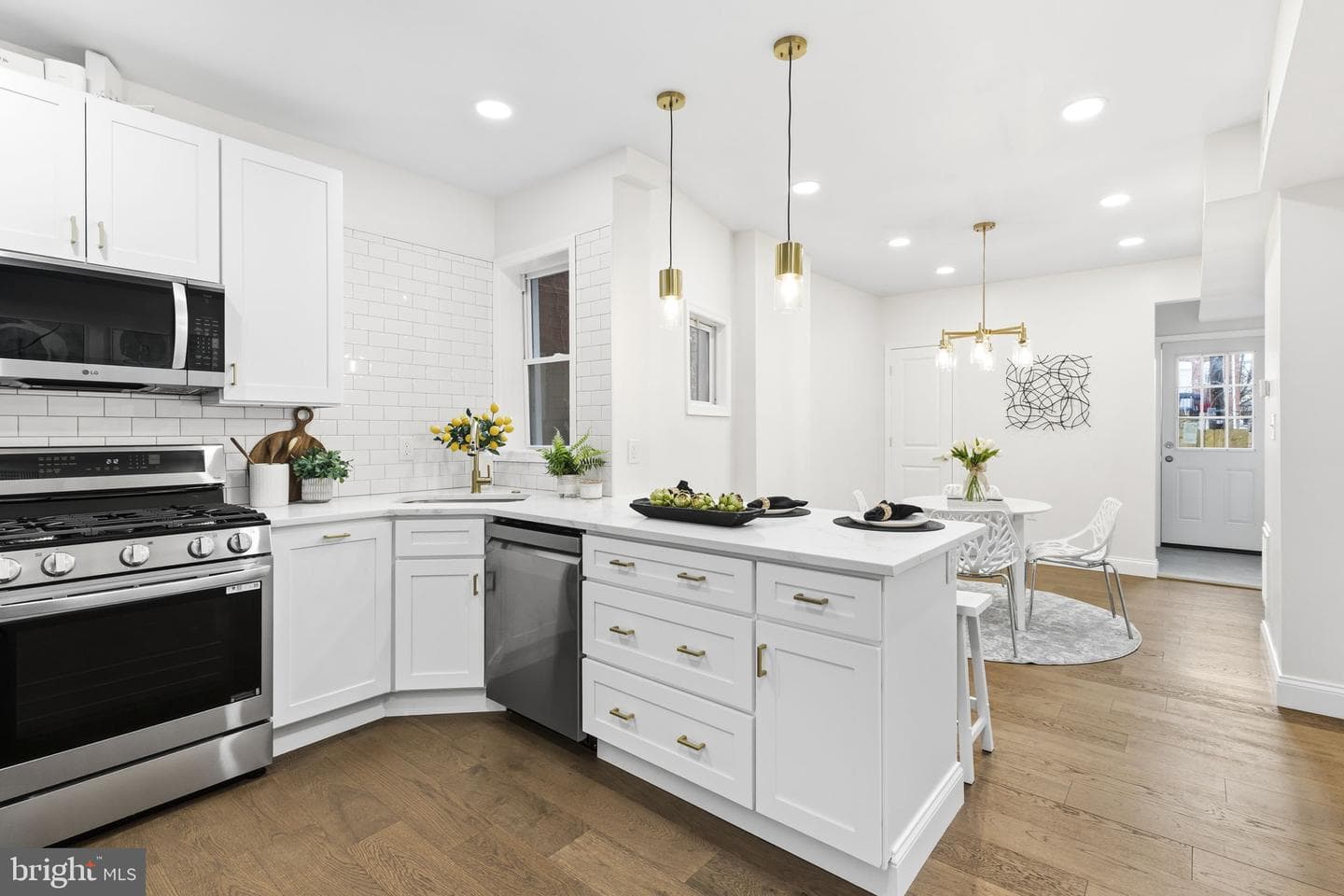 605 Parkwyrth Avenue photo 5
