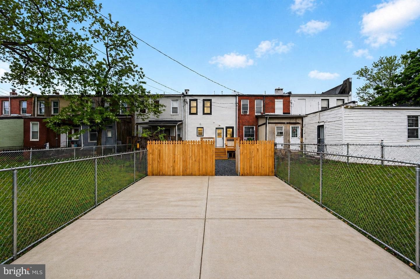 3705 W Garrison Avenue photo 31