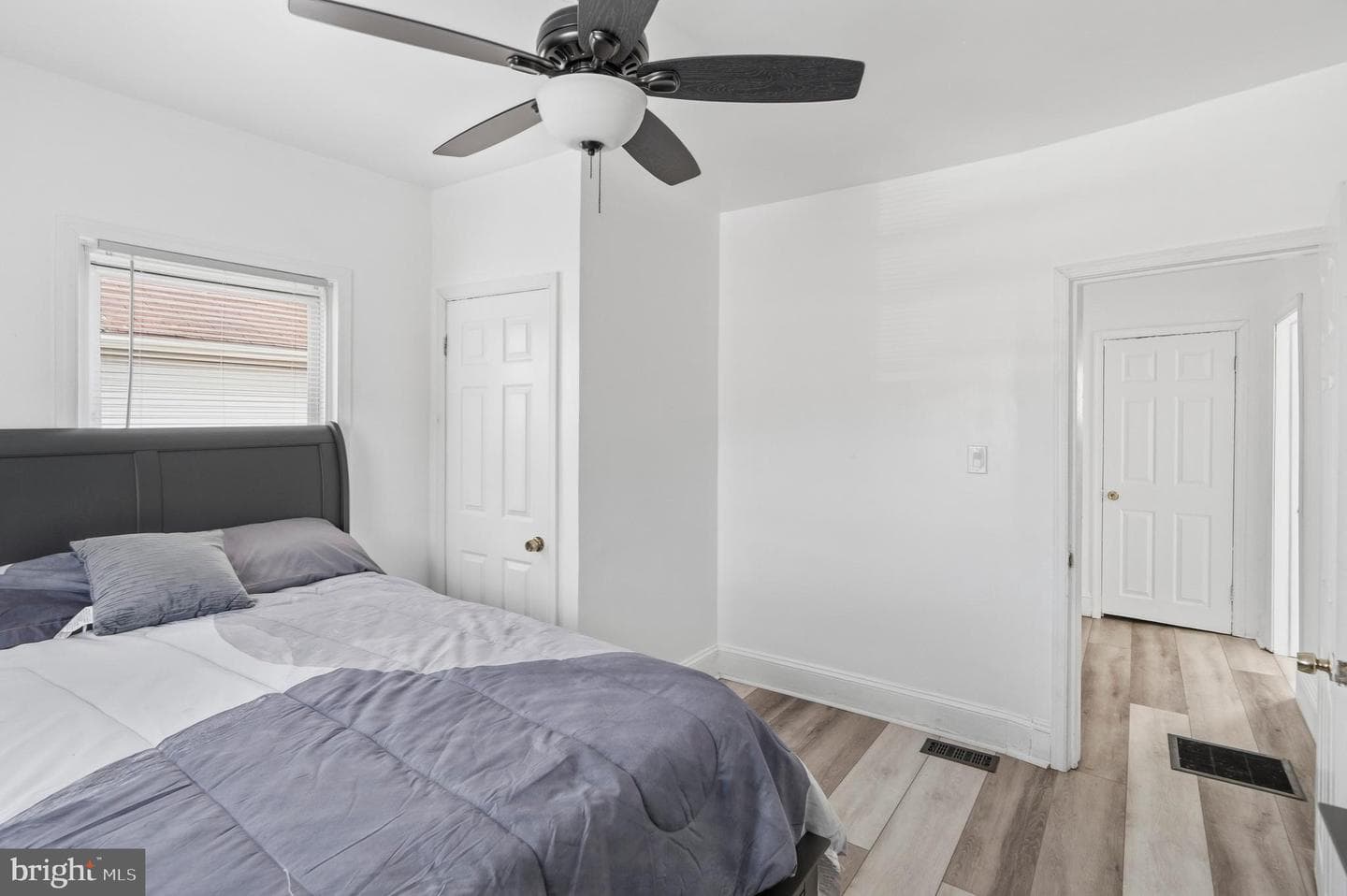 1101 Woodbourne Avenue photo 17