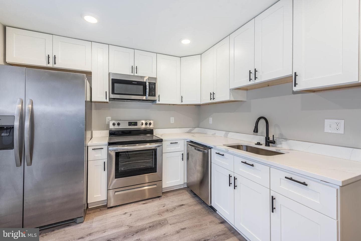 1011 N Mount Street photo 5