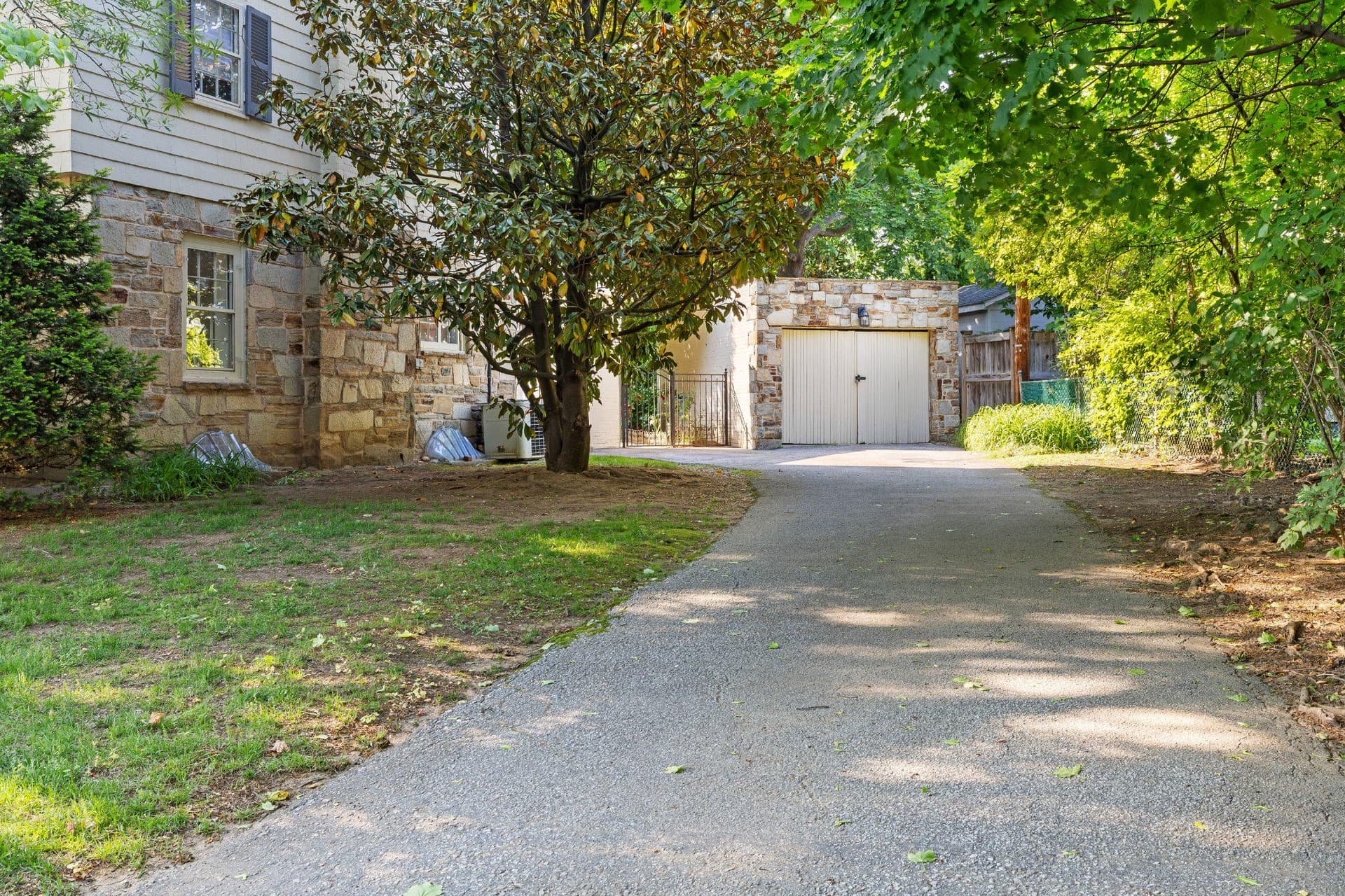 104 Gittings Avenue photo 4