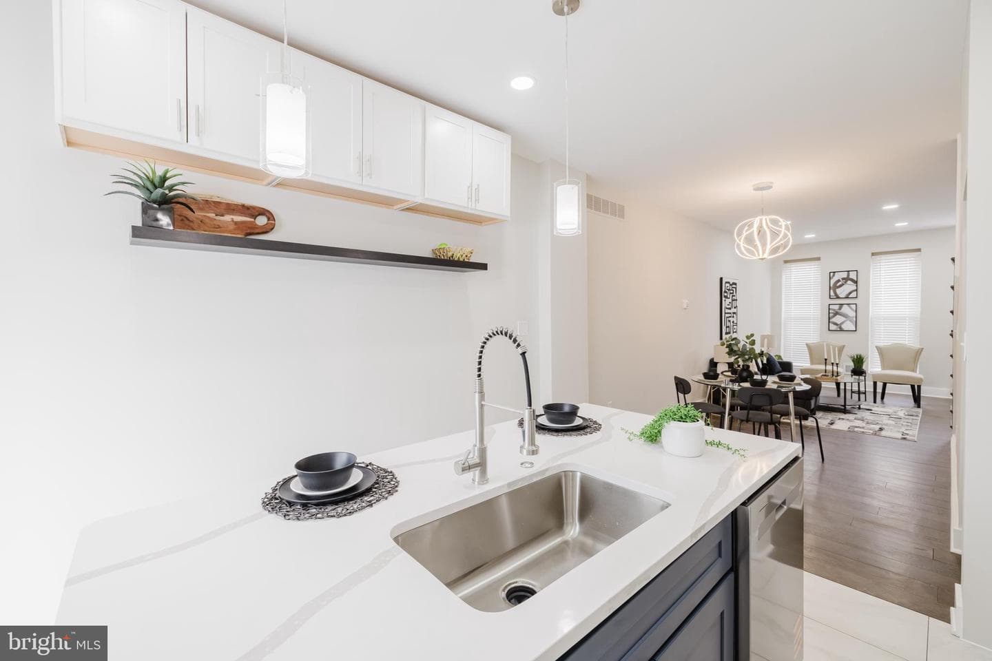 536 Laurens Street photo 10
