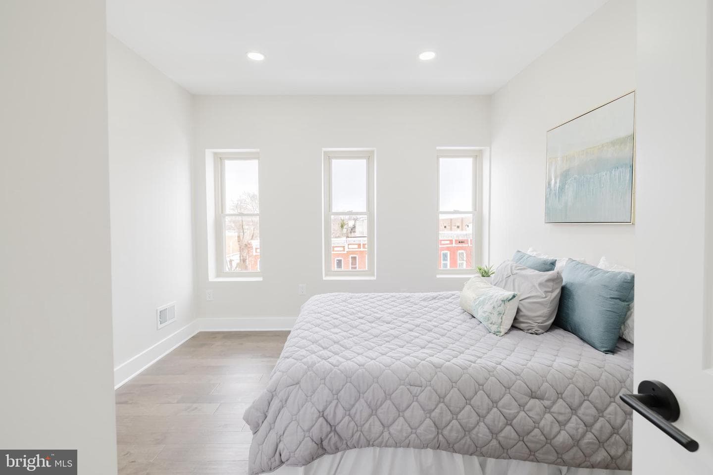 536 Laurens Street photo 22