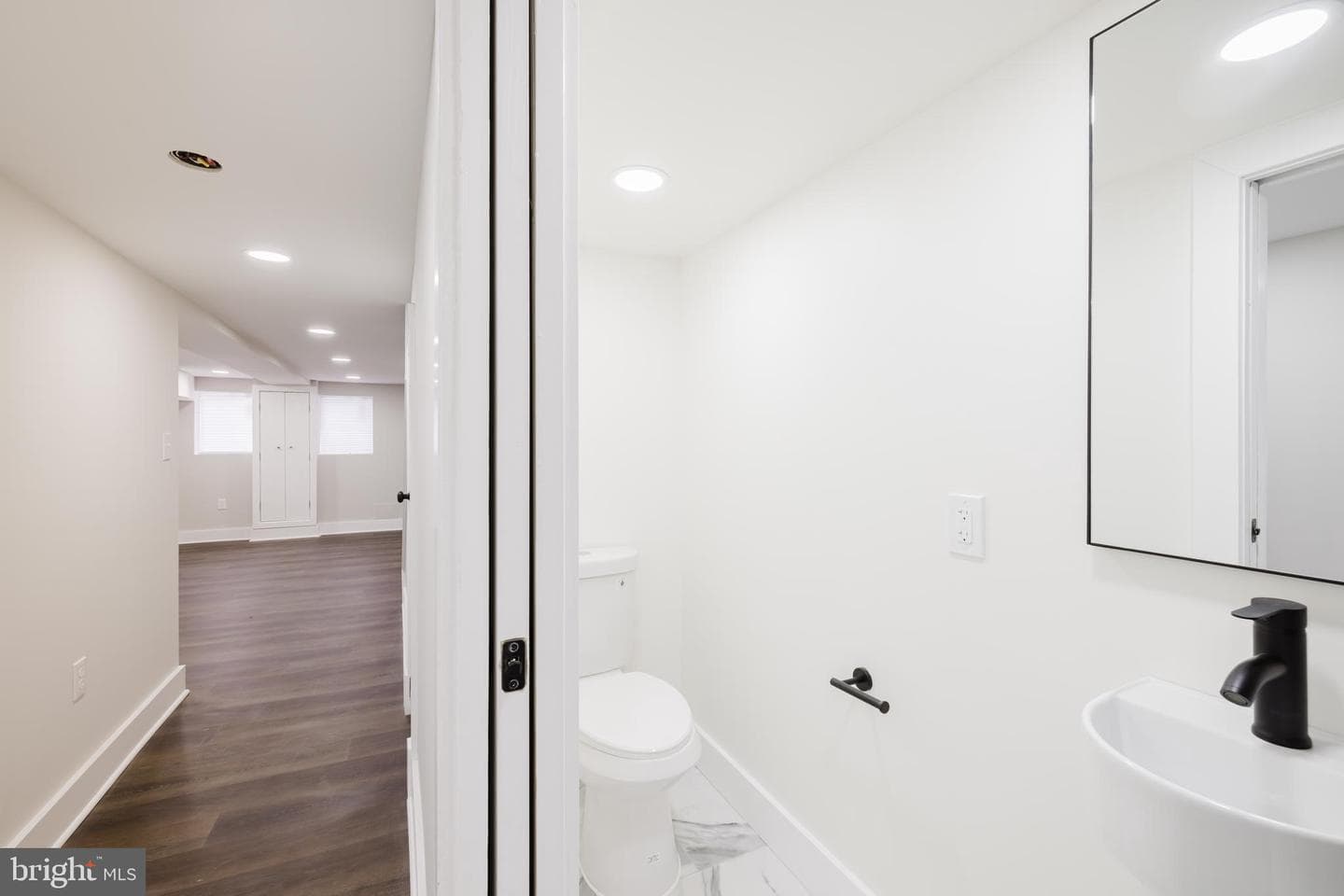 536 Laurens Street photo 27