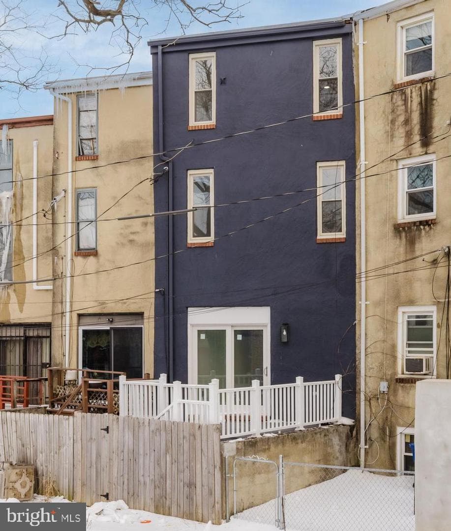 536 Laurens Street photo 32
