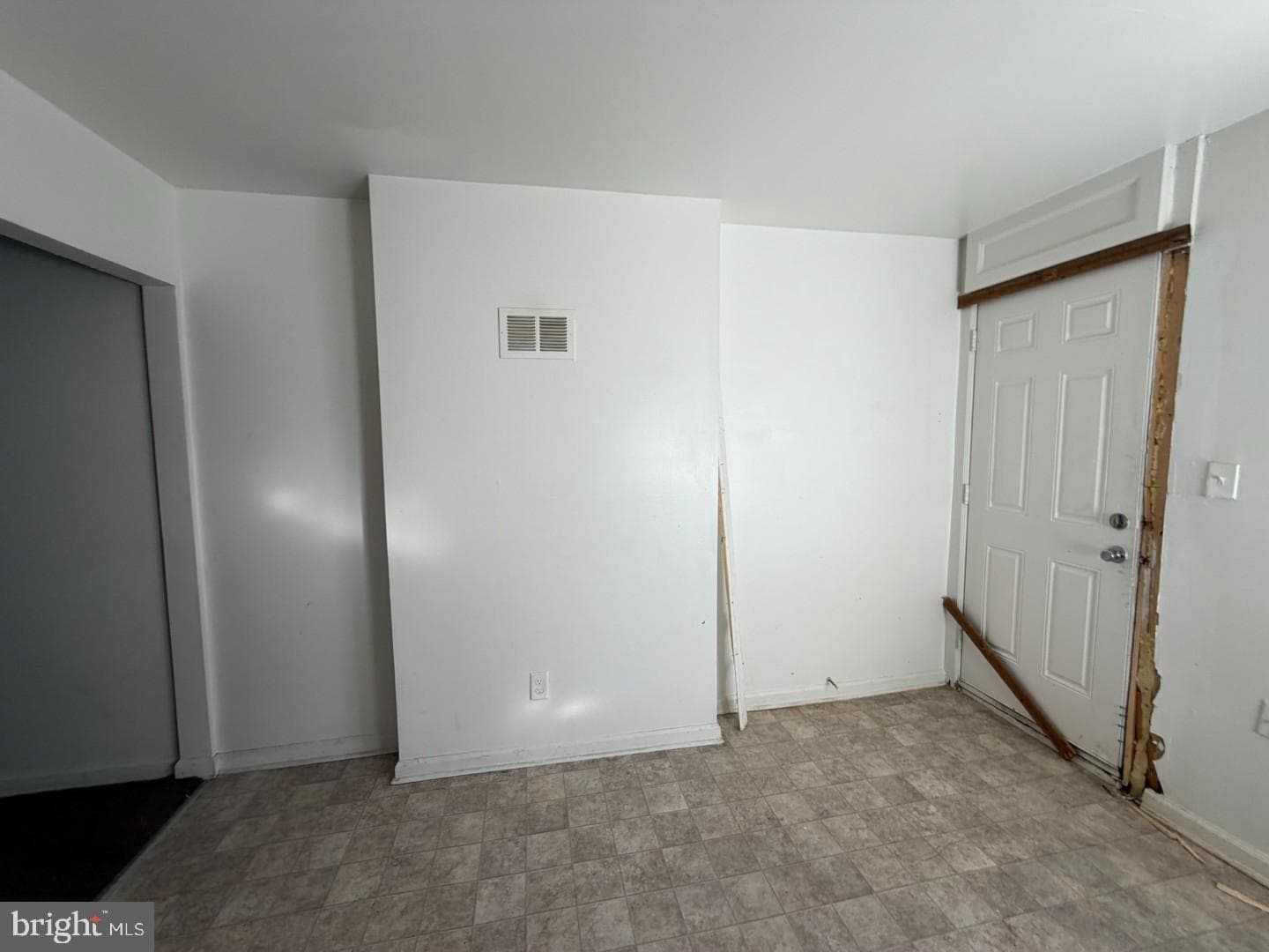 2434 Etting Street photo 11