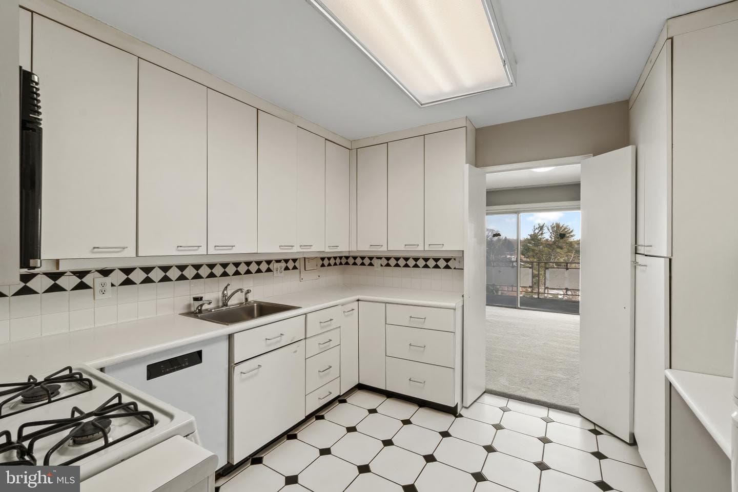 7121 Park Heights Avenue #603 photo 9