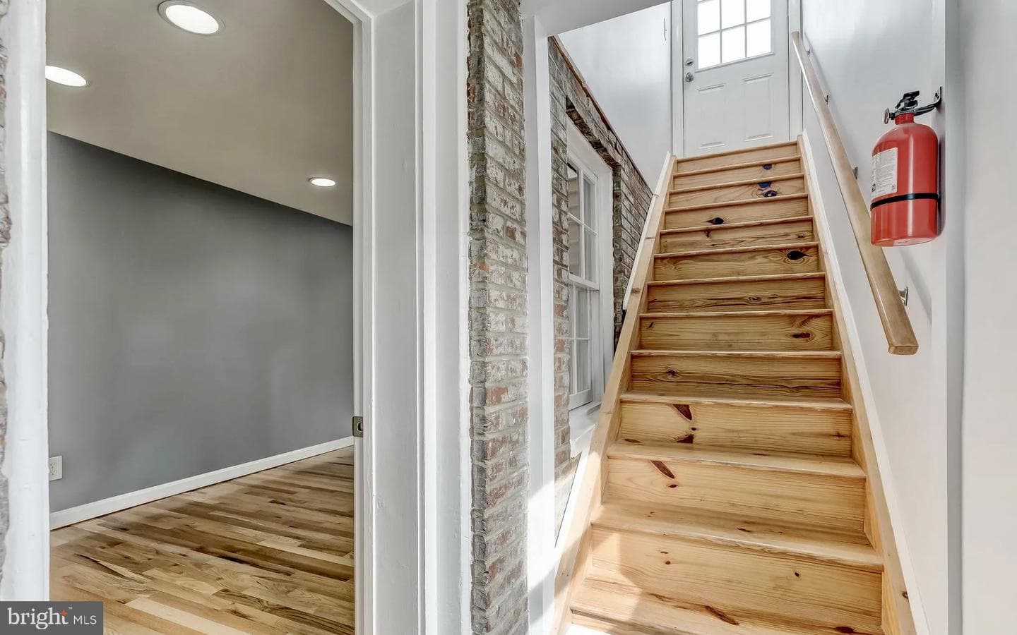 1049 S Charles Street photo 29