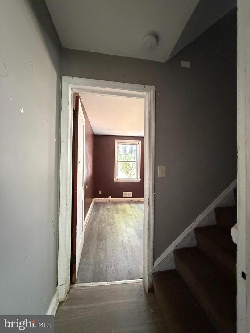 4027 Raymonn Avenue photo 5