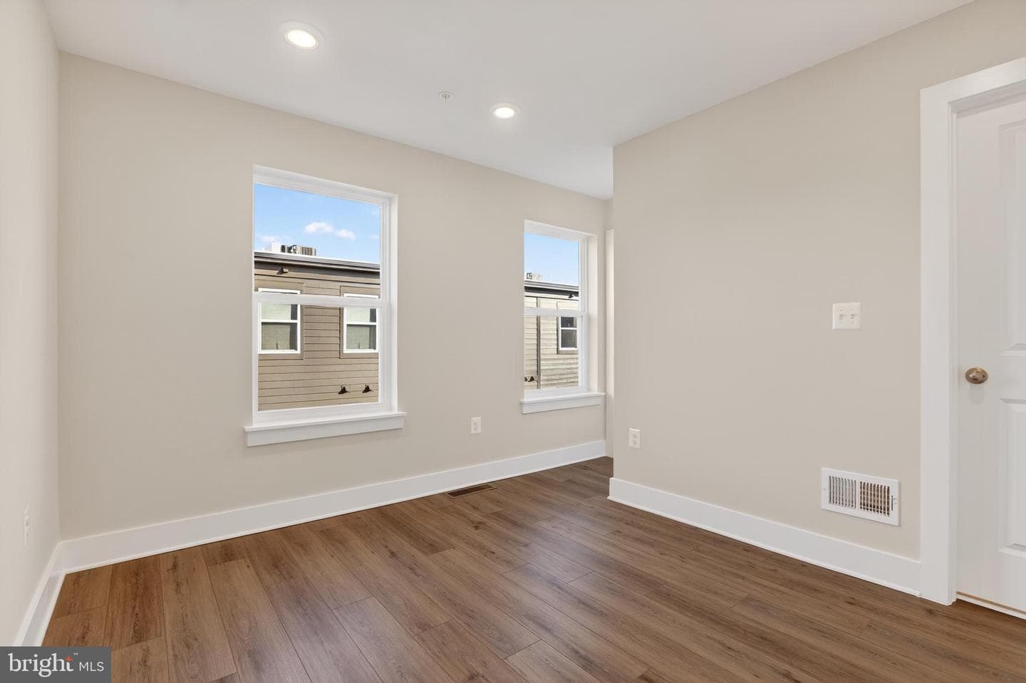 2719 Light Street photo 9