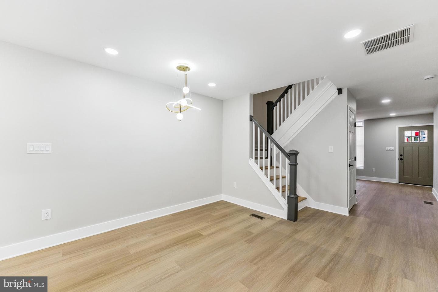 2425 Lauretta Avenue photo 9