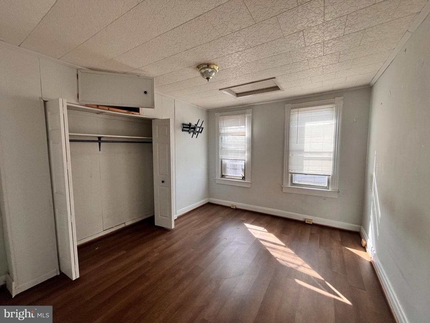 2541 Christian Street photo 11