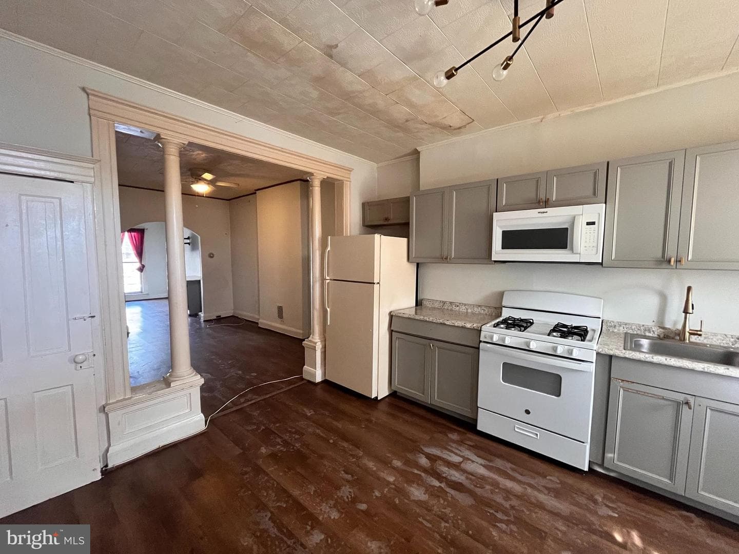 2541 Christian Street photo 4