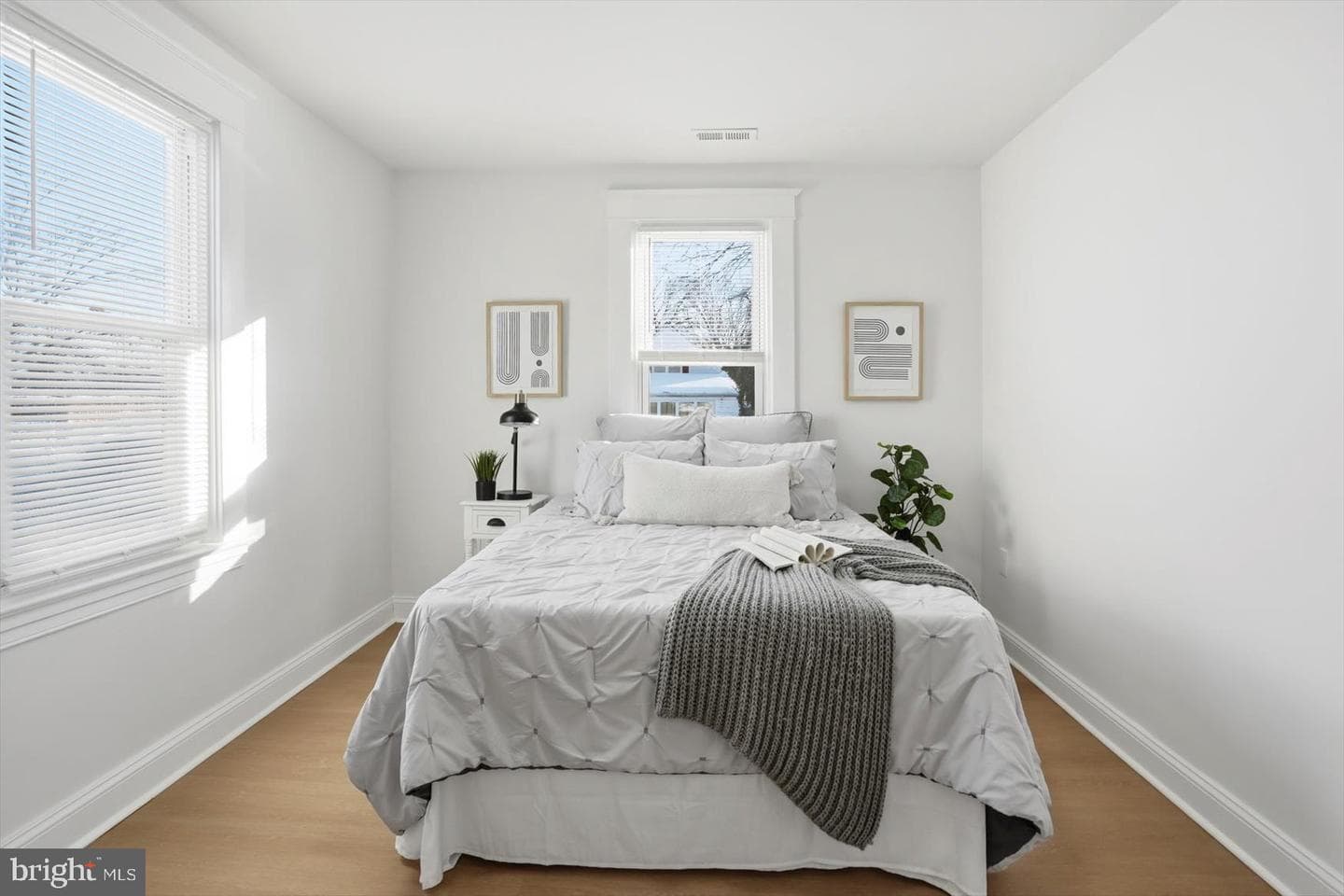 2912 Dupont Avenue photo 25