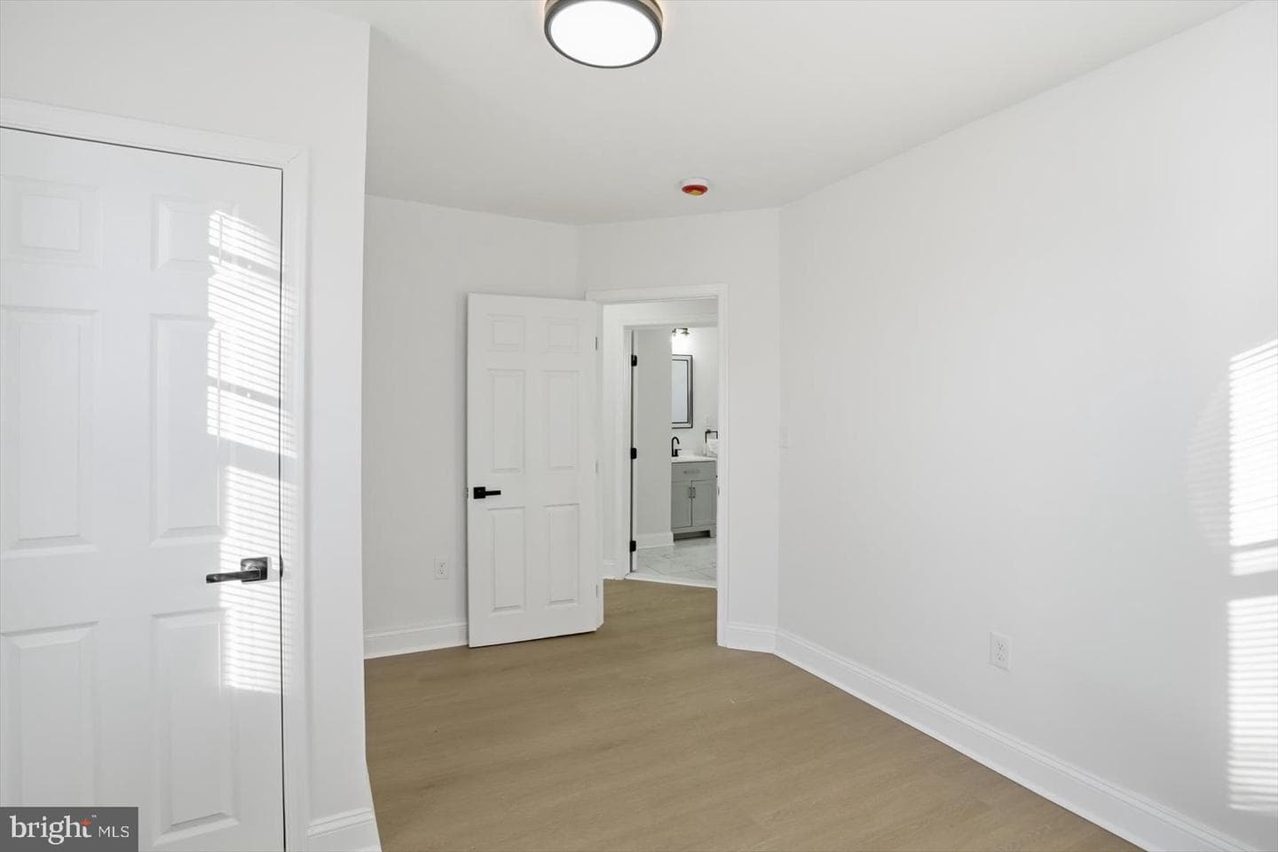 2912 Dupont Avenue photo 29
