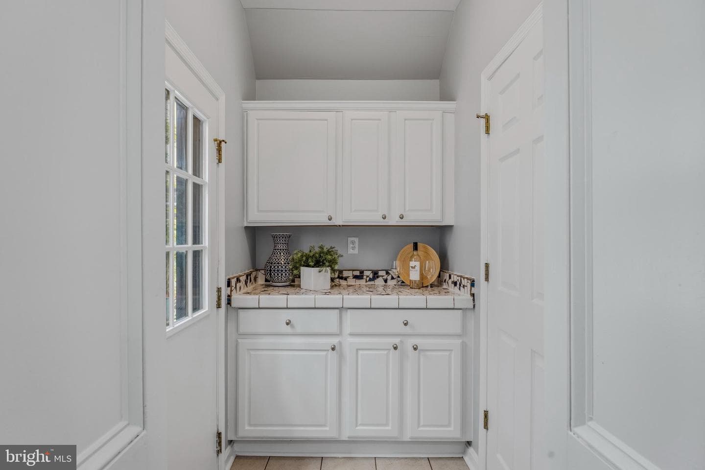 236 Cross Street E photo 10