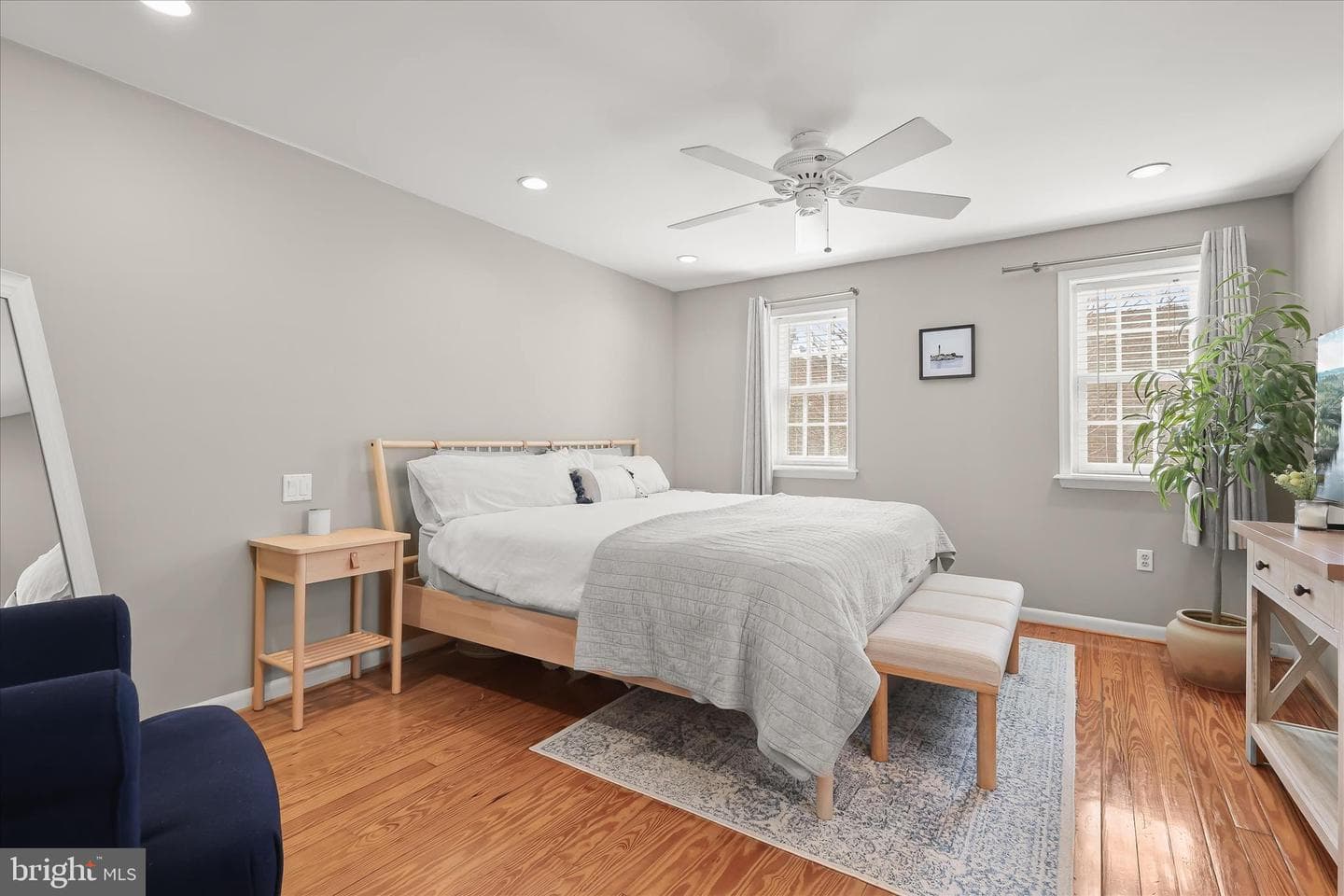 133 W Lee Street photo 18