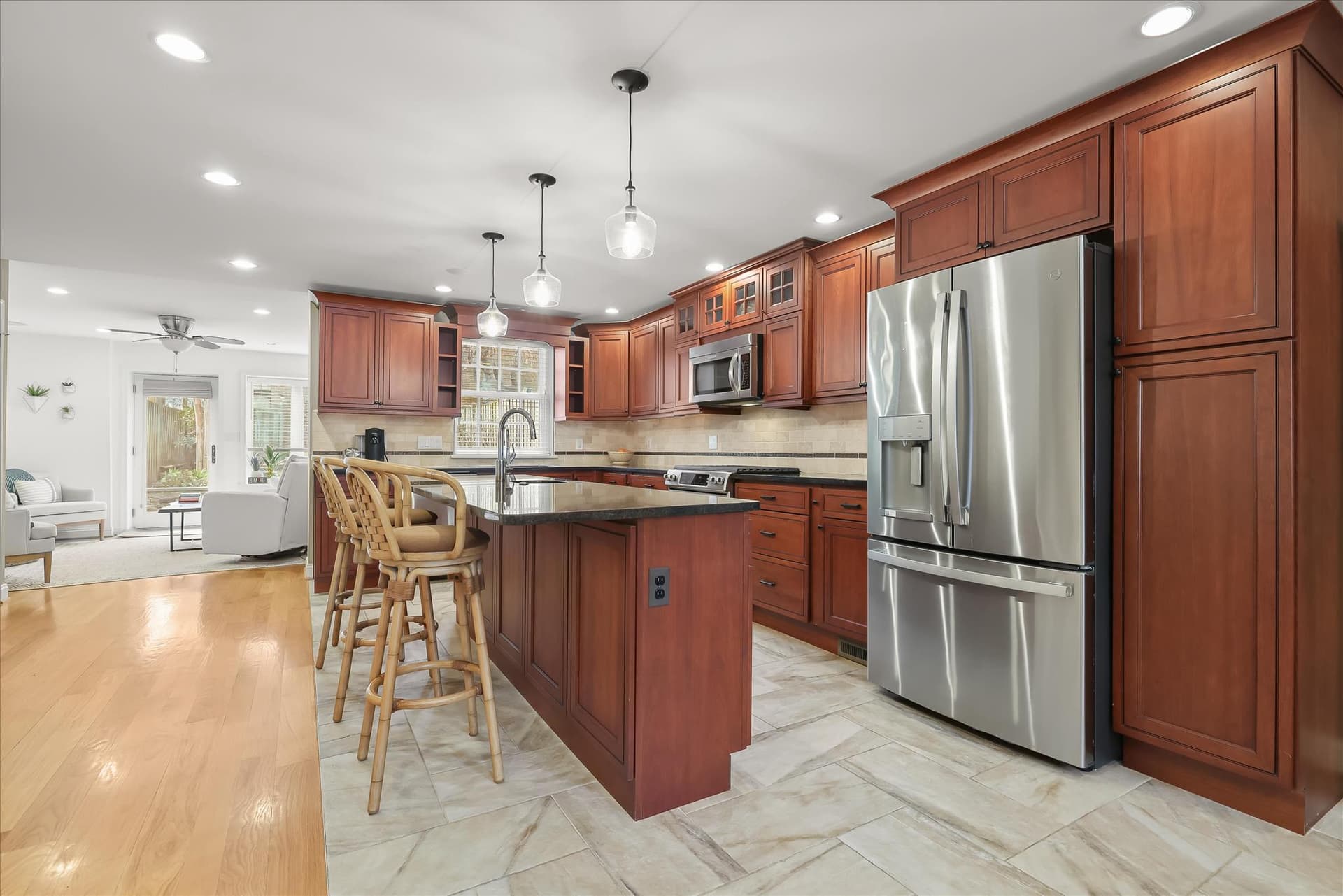 133 W Lee Street photo 6