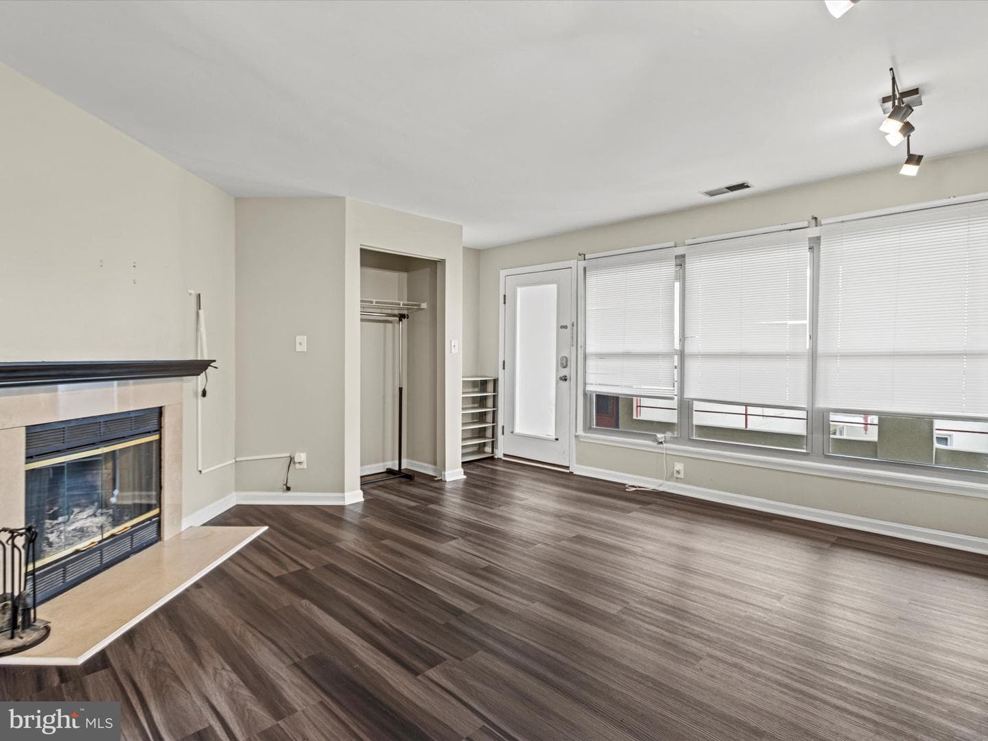 911 Charles Street S #409 photo 5