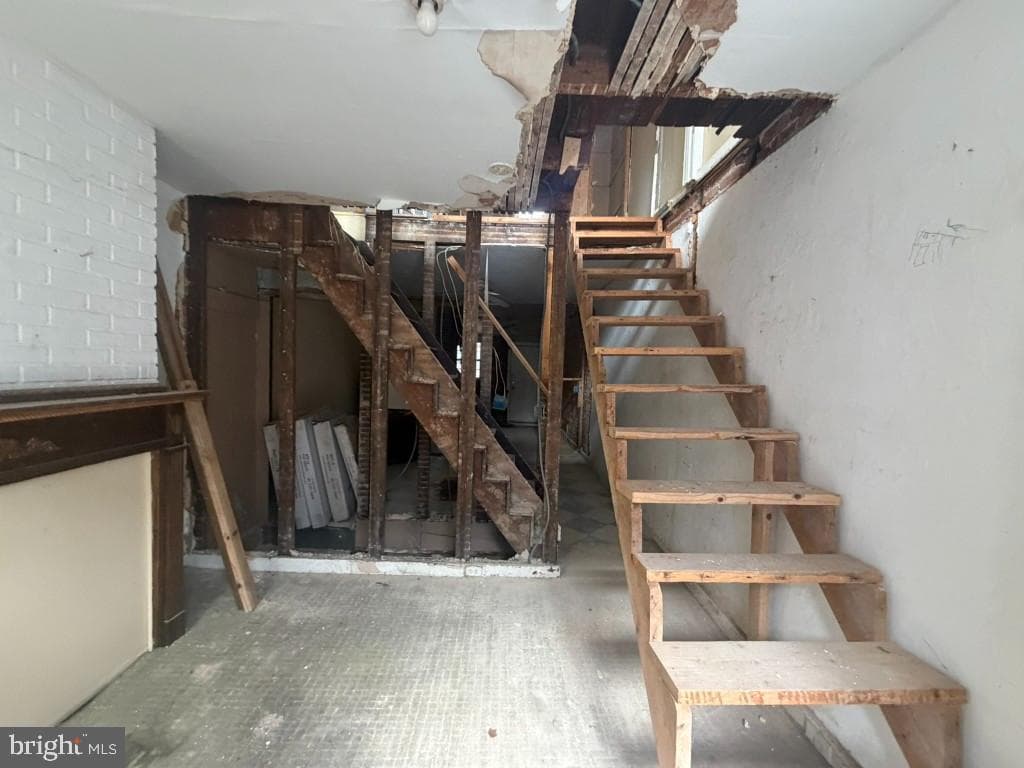 1610 Lemmon Street photo 3