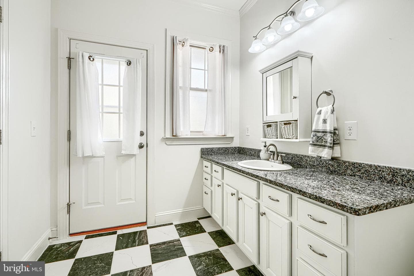 2215 South Road photo 40