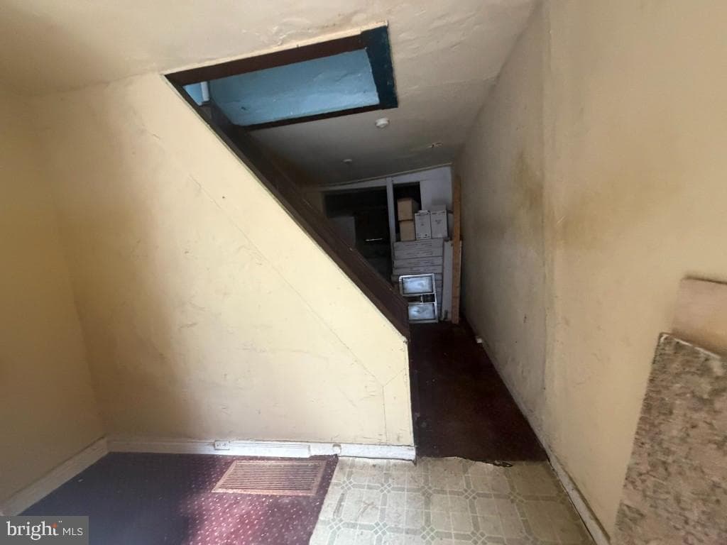 1612 Lemmon Street photo 3