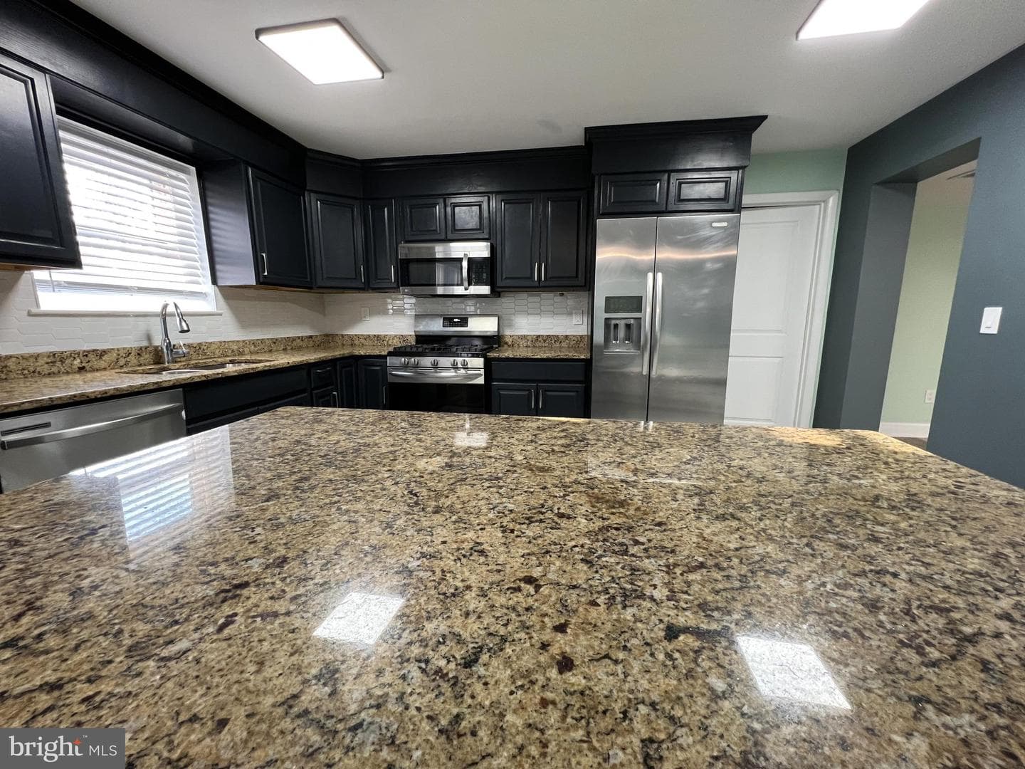 3651 Glengyle Avenue #2f photo 2