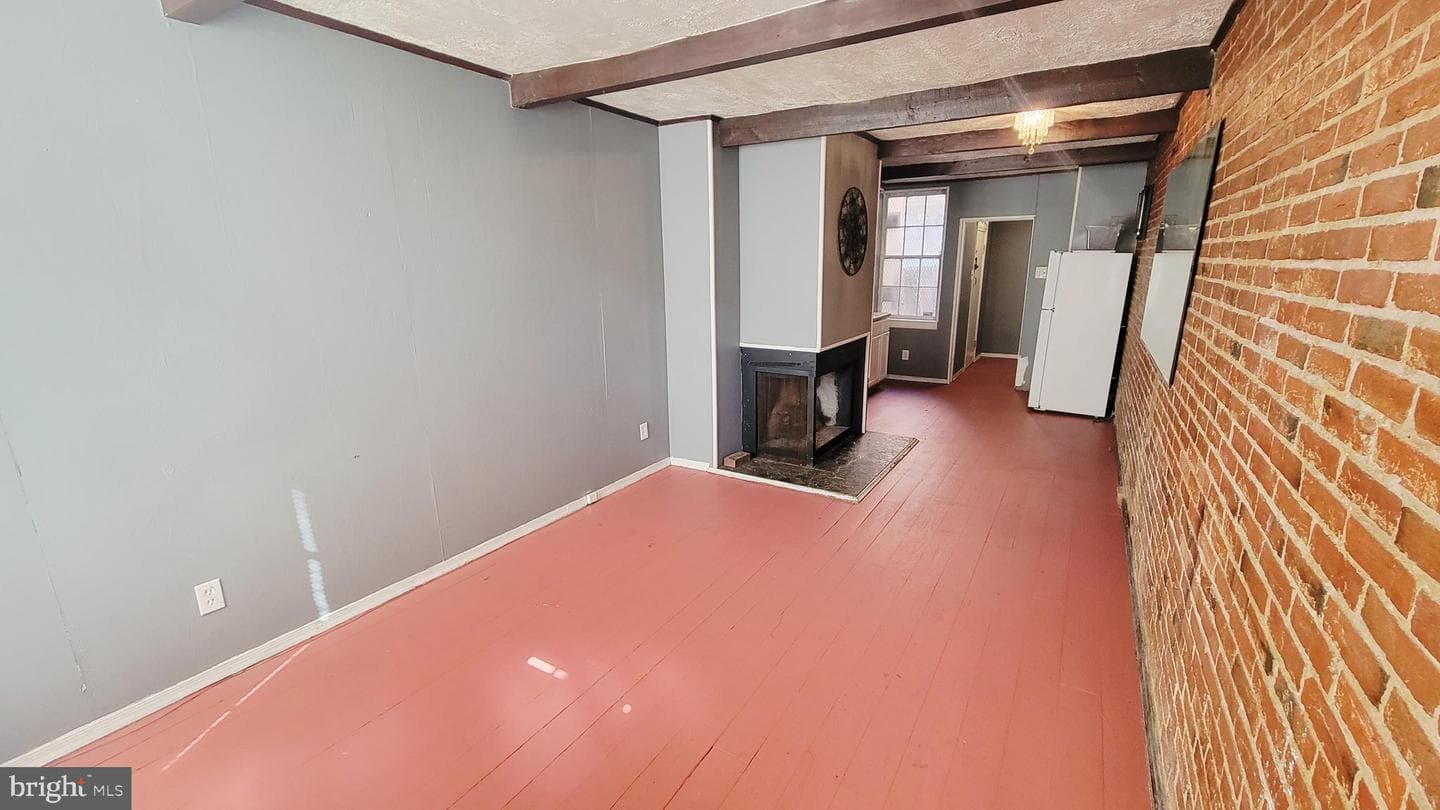 703 Tessier Street photo 3