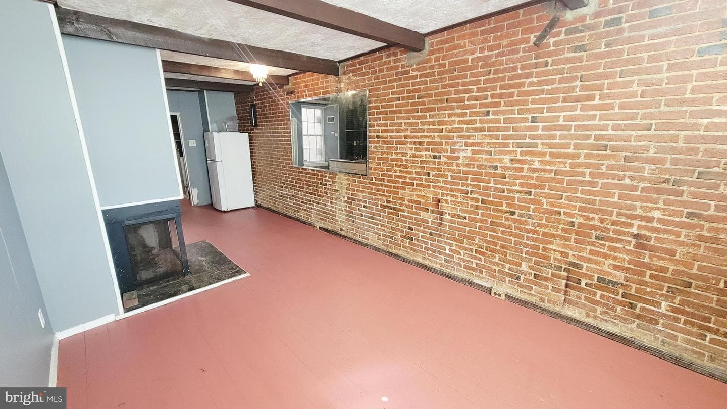 703 Tessier Street photo 4