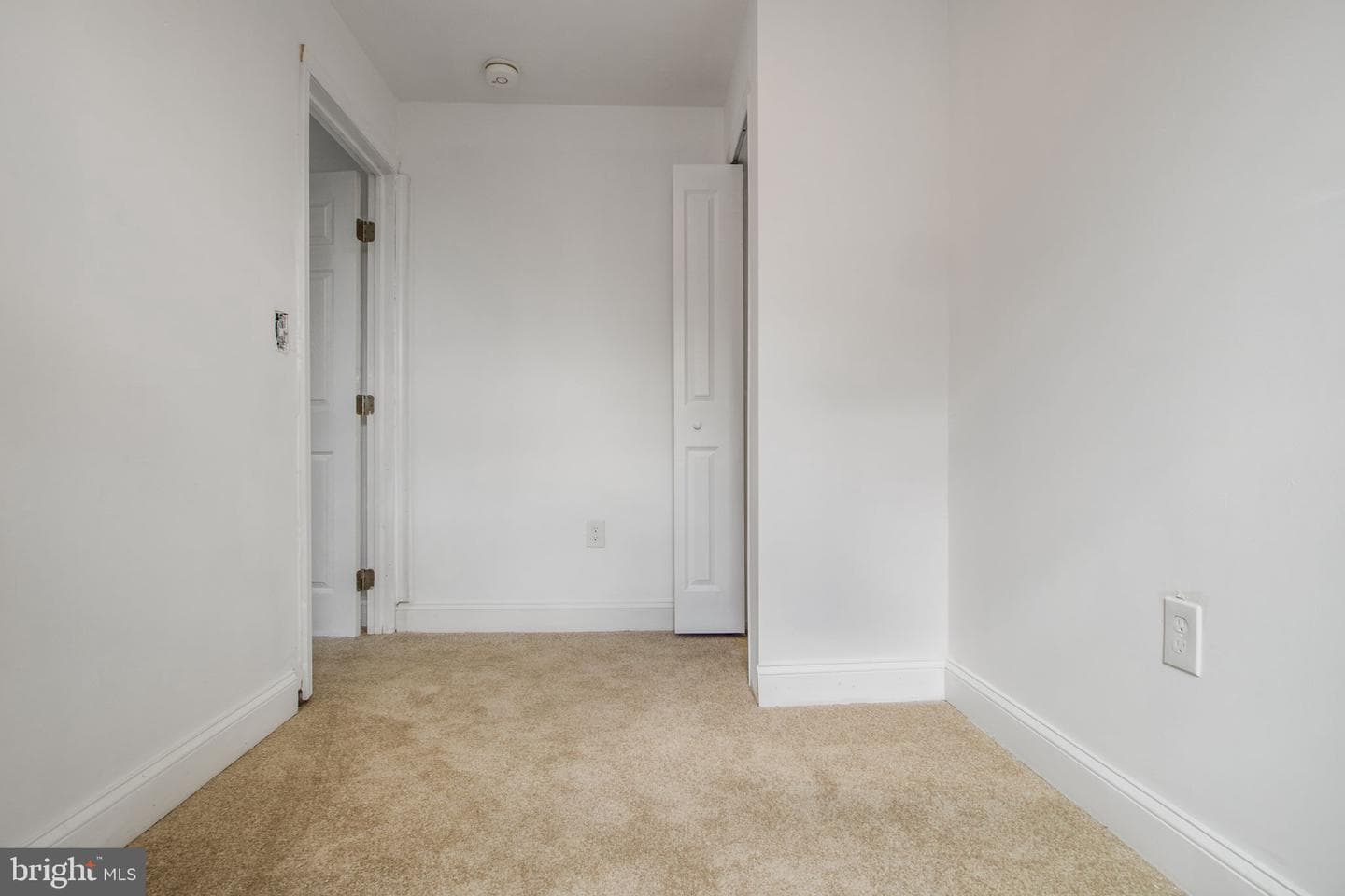 5327 Hamlin Ave photo 14