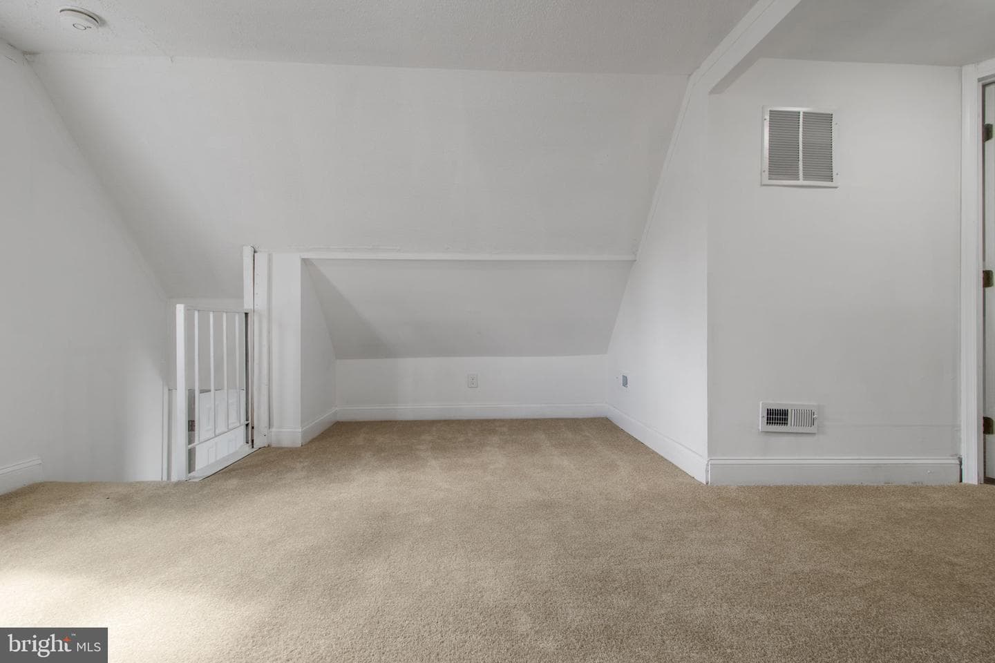 5327 Hamlin Ave photo 18