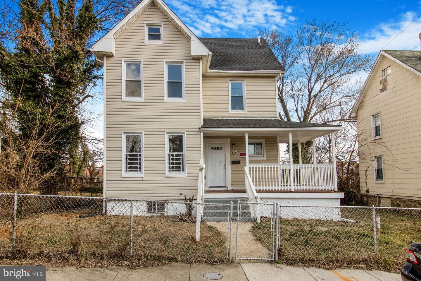 5327 Hamlin Ave photo 4