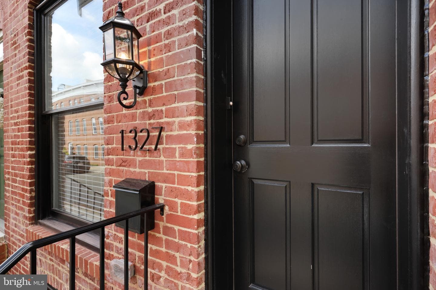 1327 Richardson Street photo 3