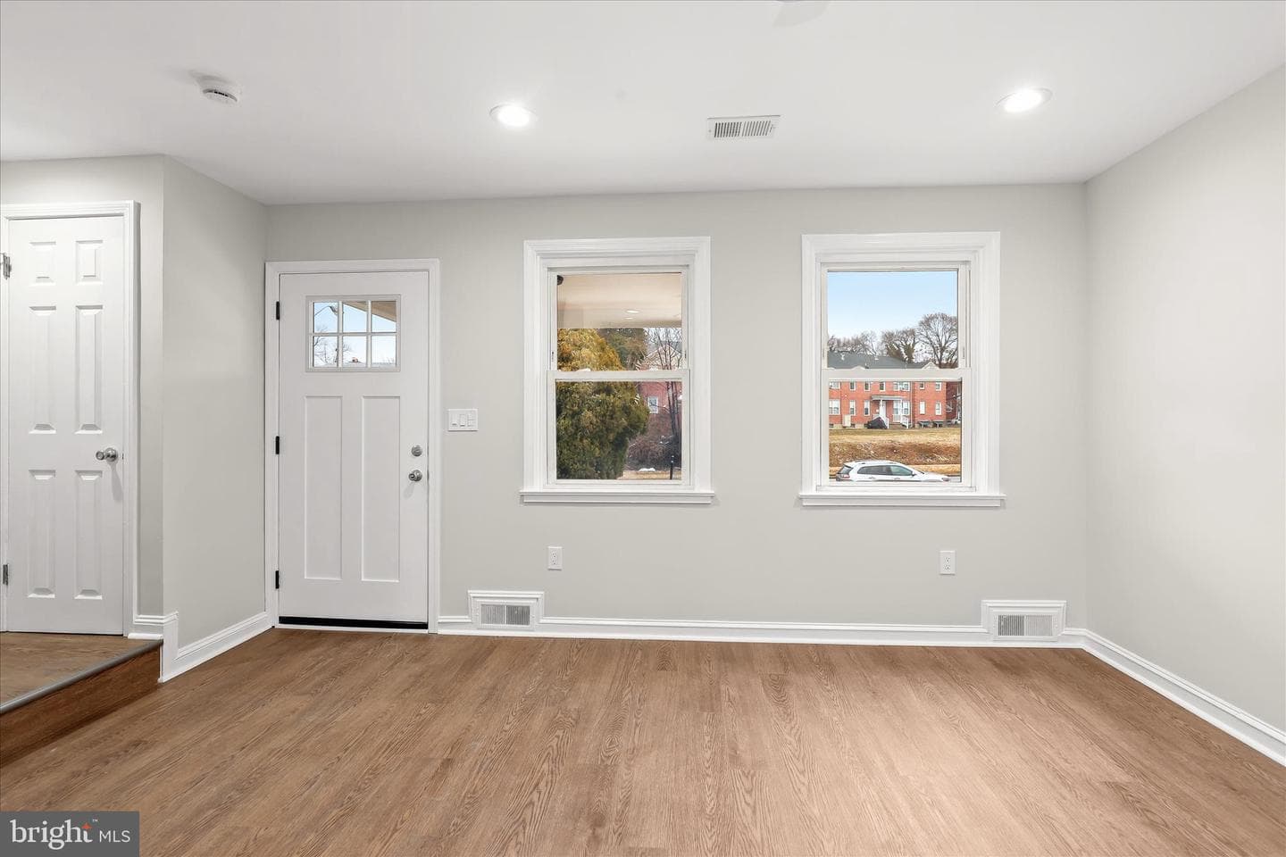 1241 E Belvedere Avenue photo 8