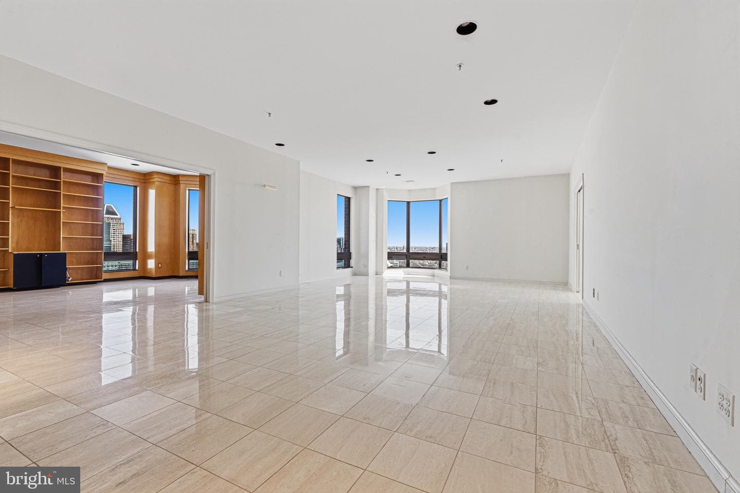10 E Lee Street #1801 photo 2