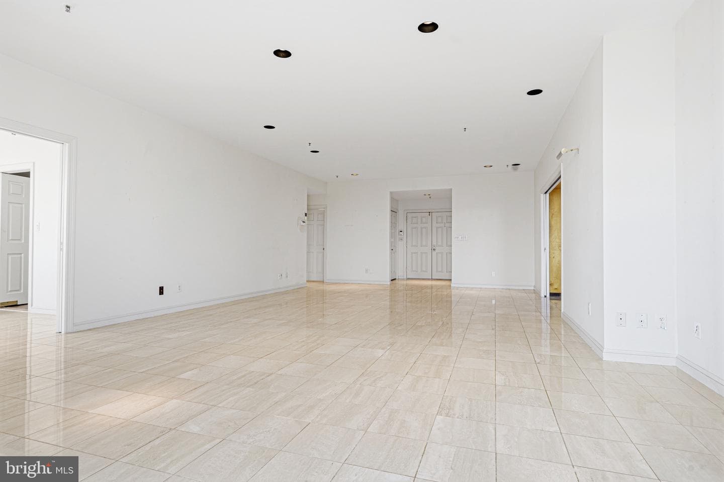 10 E Lee Street #1801 photo 32