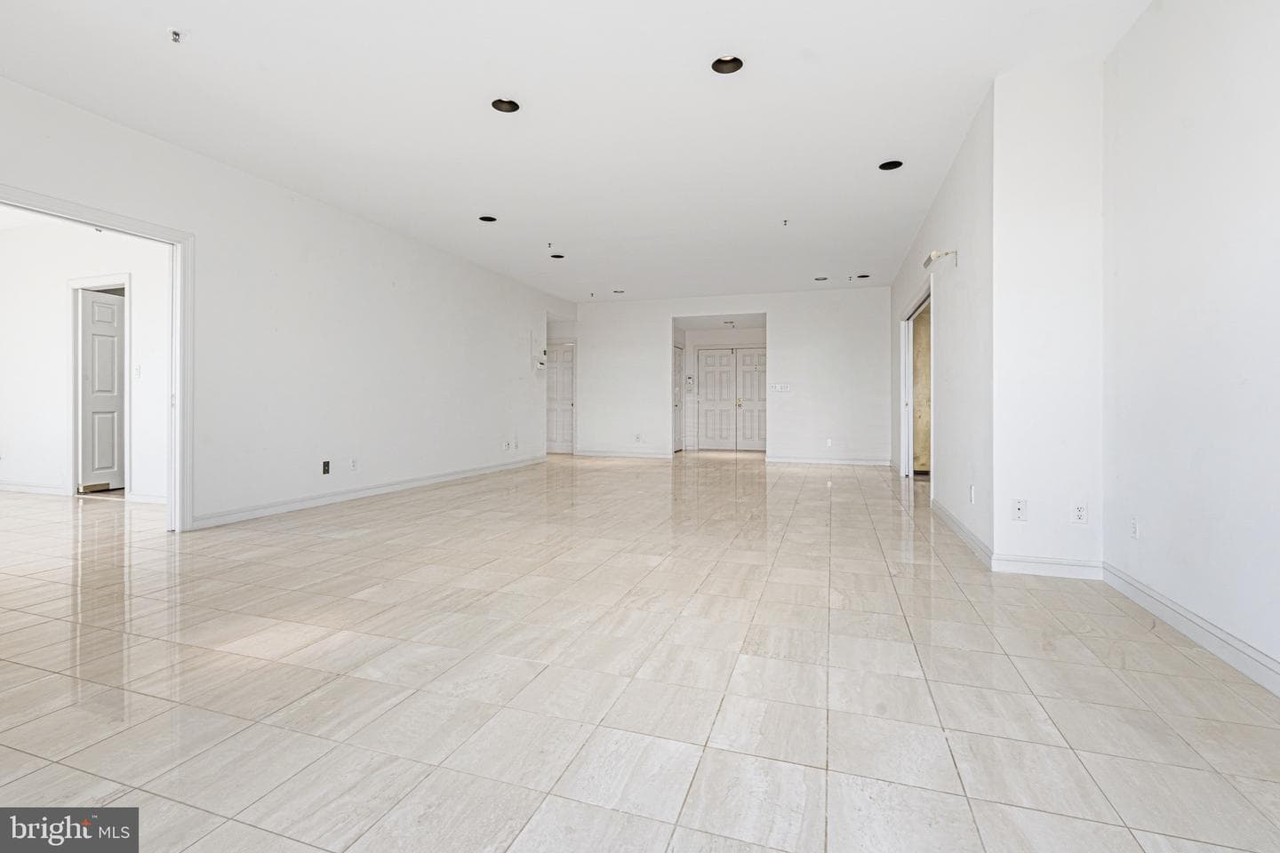 10 E Lee Street #1801 photo 4