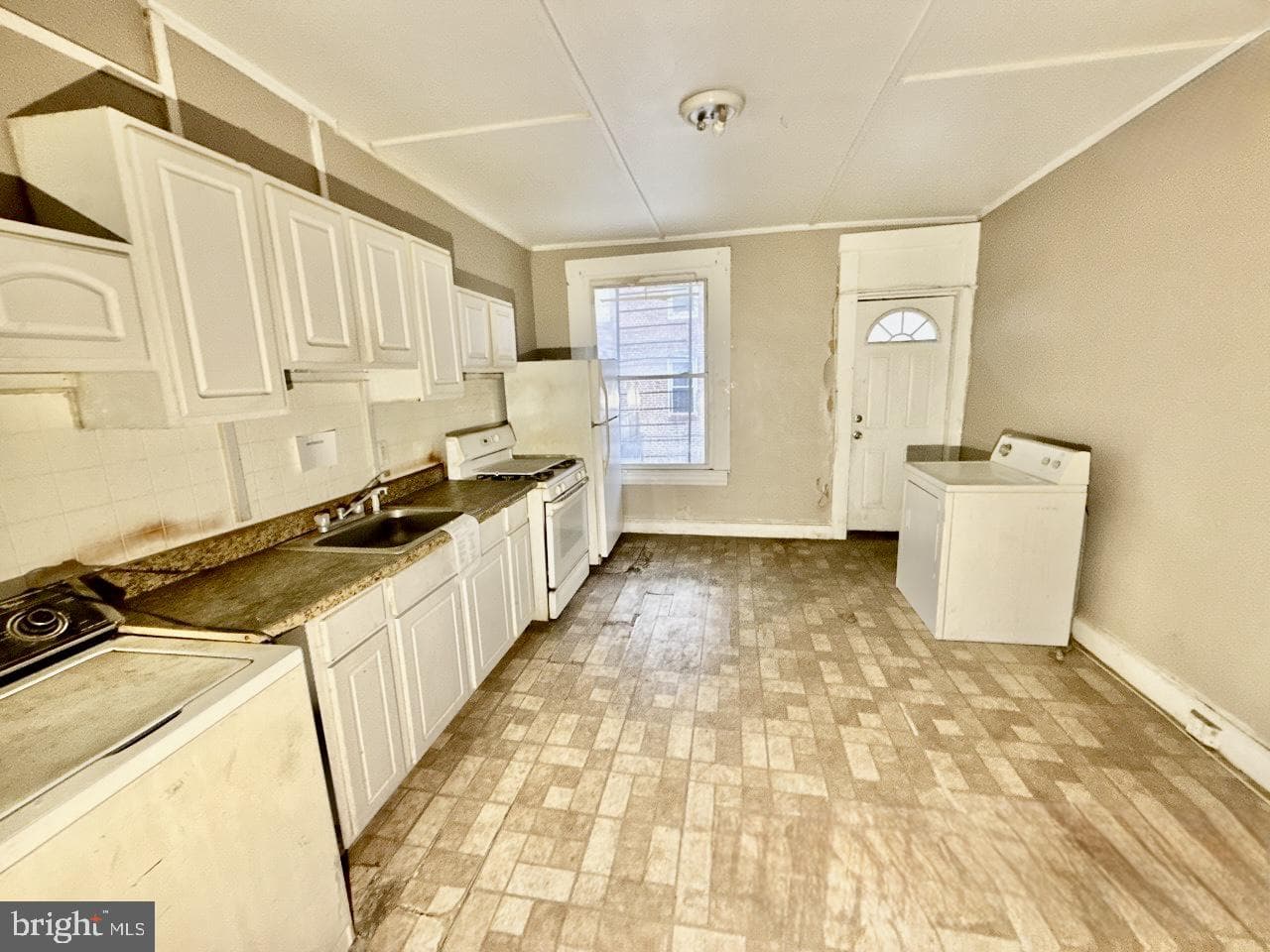 3035 E Monument Street photo 3