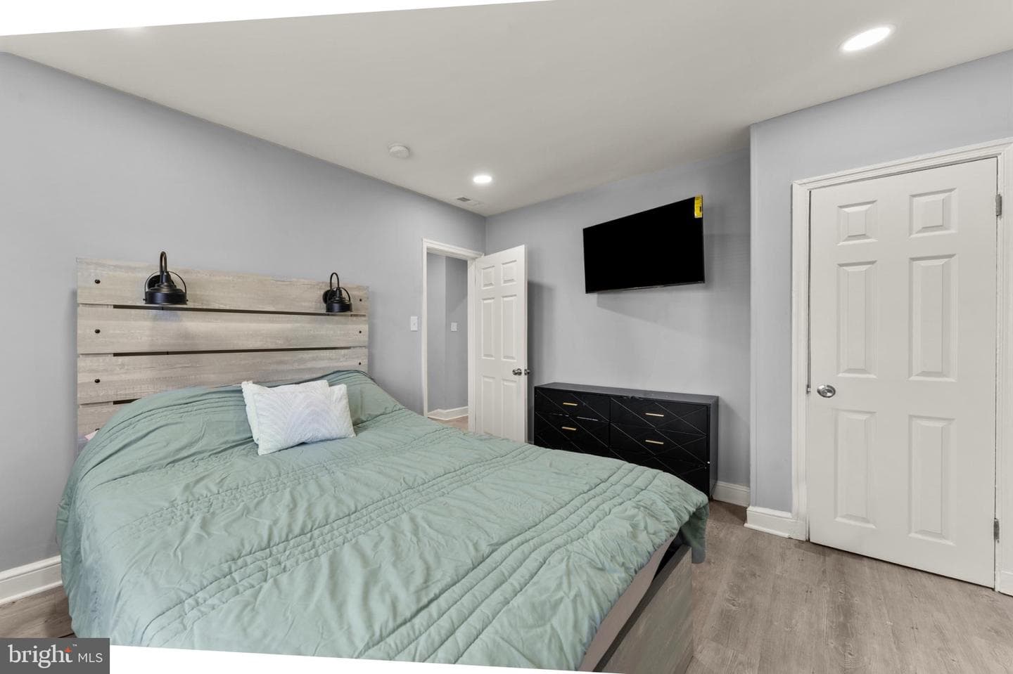 4527 Northwood photo 17