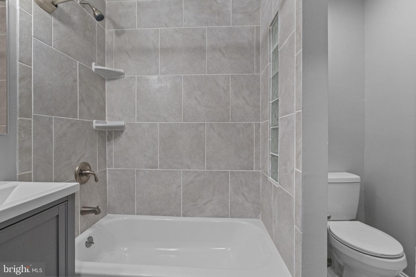 823 Newington Avenue photo 10