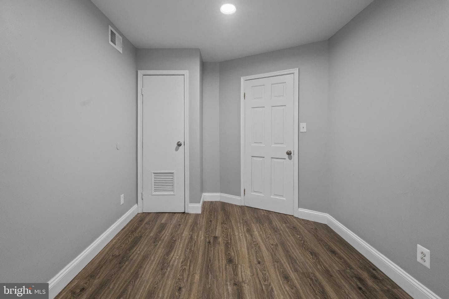 823 Newington Avenue photo 14