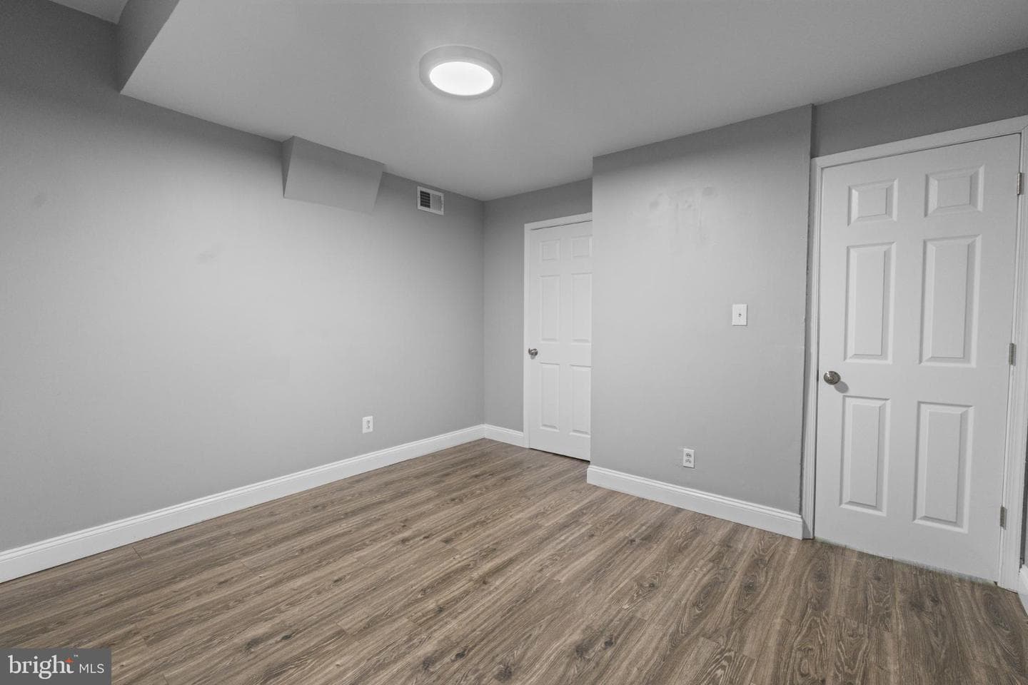 823 Newington Avenue photo 22