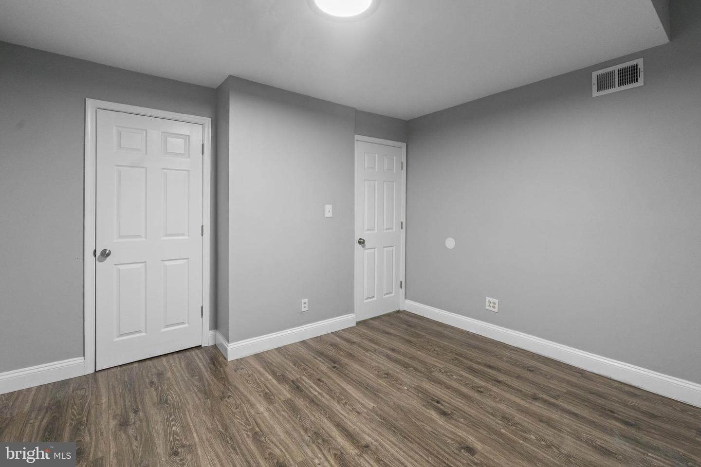 823 Newington Avenue photo 23