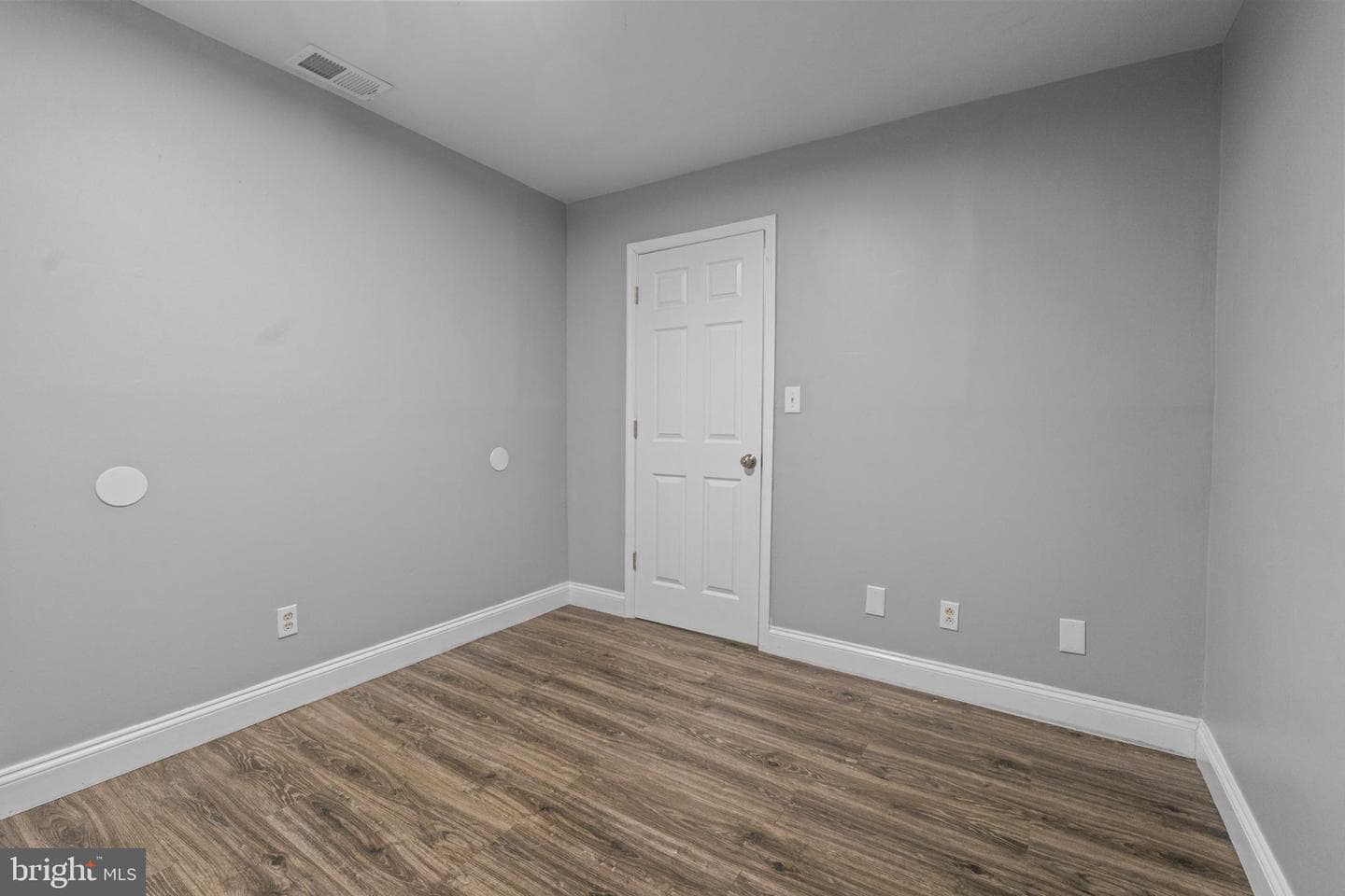 823 Newington Avenue photo 26