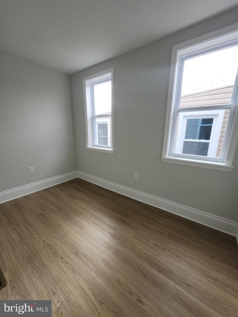 203 S Loudon Avenue photo 9