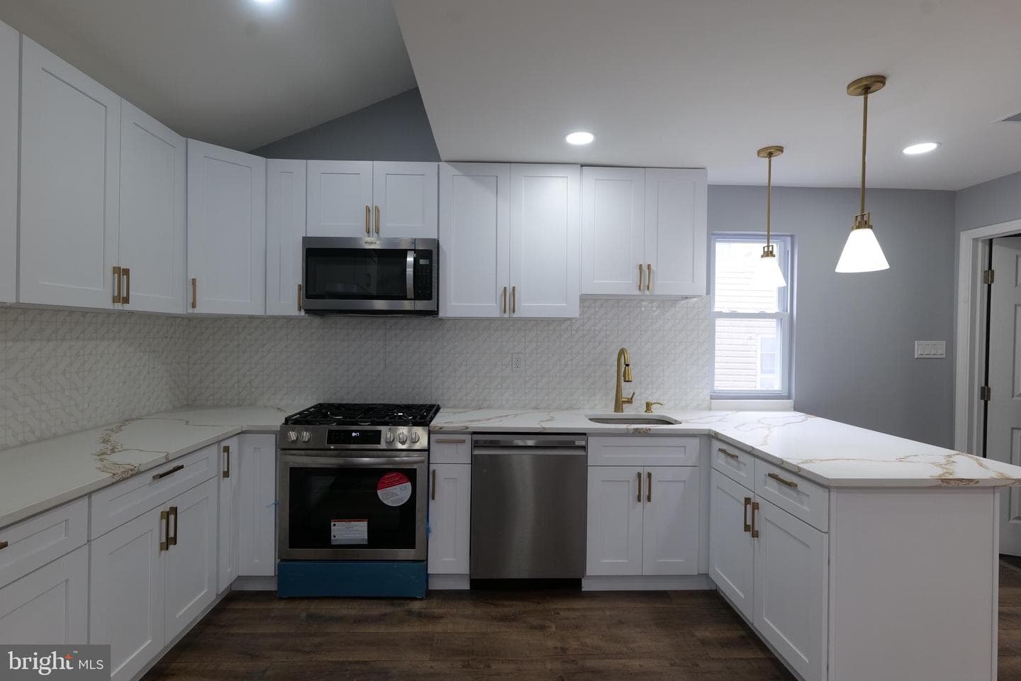 4905 Midwood Avenue photo 12