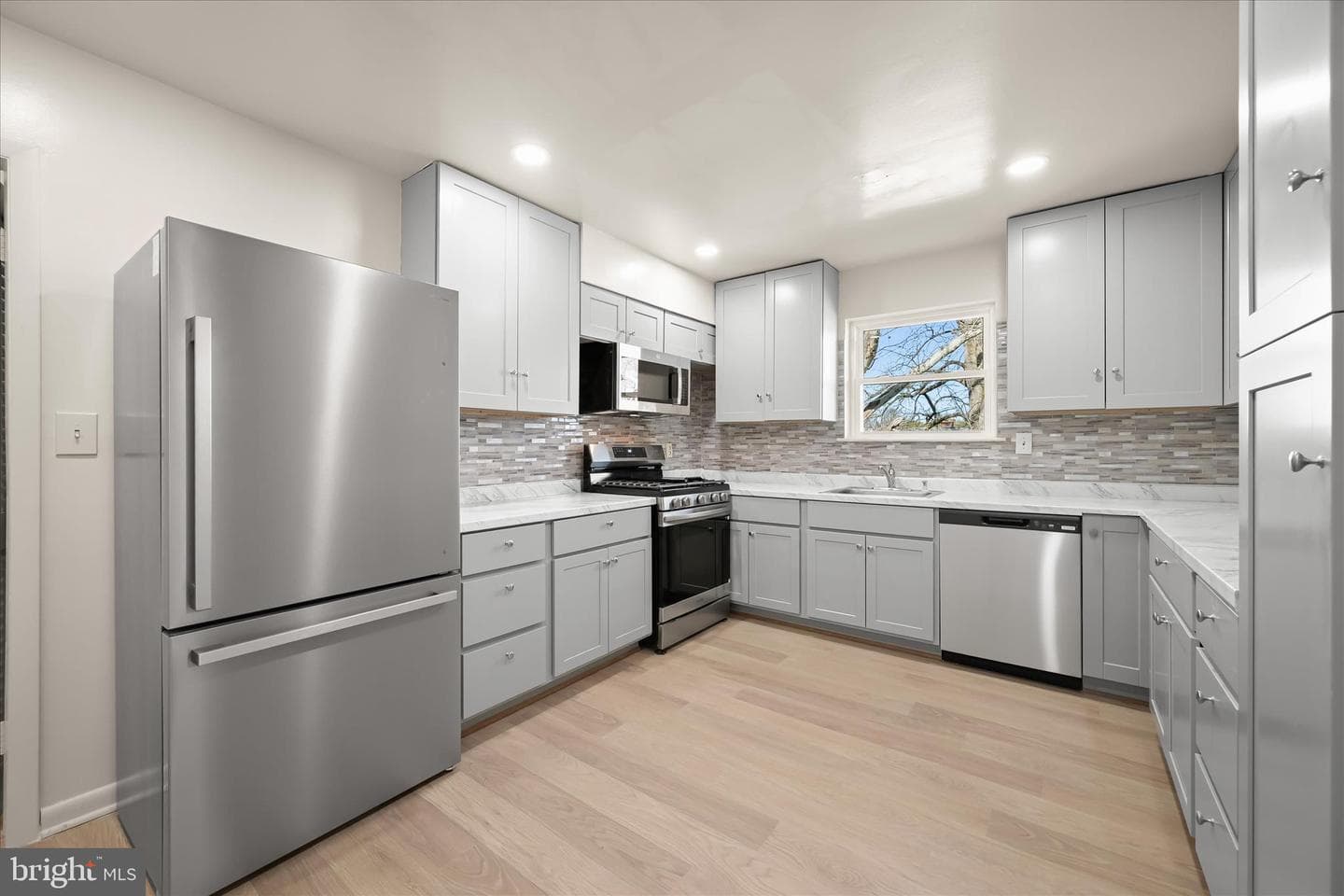 3619 Glengyle Avenue #8c photo 20